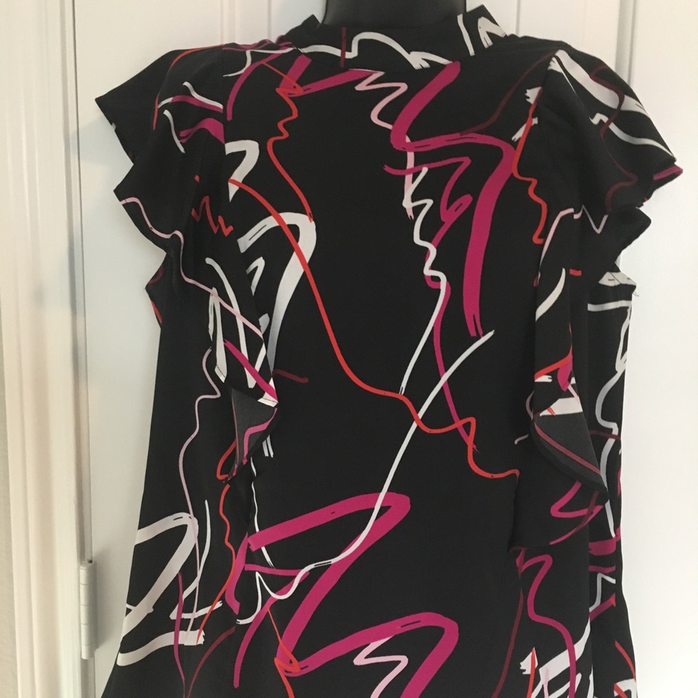 Chic pattered black top